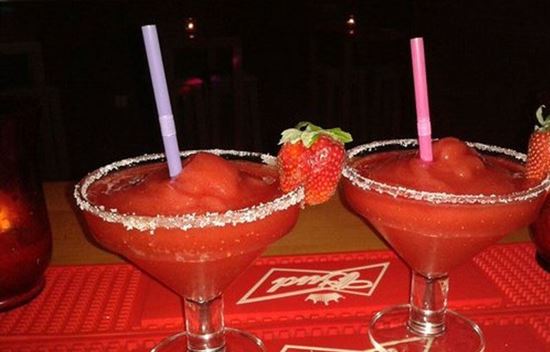 Picture of STRAWBERRY DAIQUIRI CANDLE